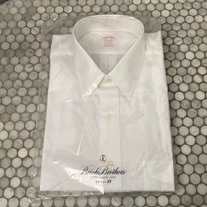 Brooks Brothers mens Madison button down shirt. Size 161/2-33.